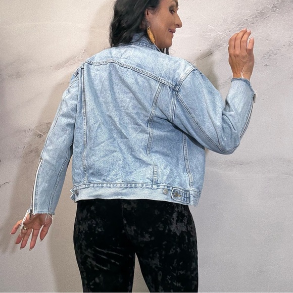 Levi's Light Blue Jean Jacket for Women - Picture 2 of 5
